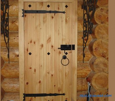 Улазна дрвена улазна врата: како направити