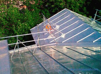 Како покрити кров гвожђем - уградња металног крова + фотографија