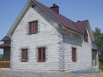 Кућа је израђена од пепељастог блока својим рукама